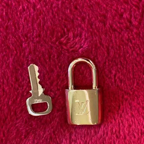 ✨Louis Vuitton Iena MM Monogram Handbag✨ - Picture 8 of 12